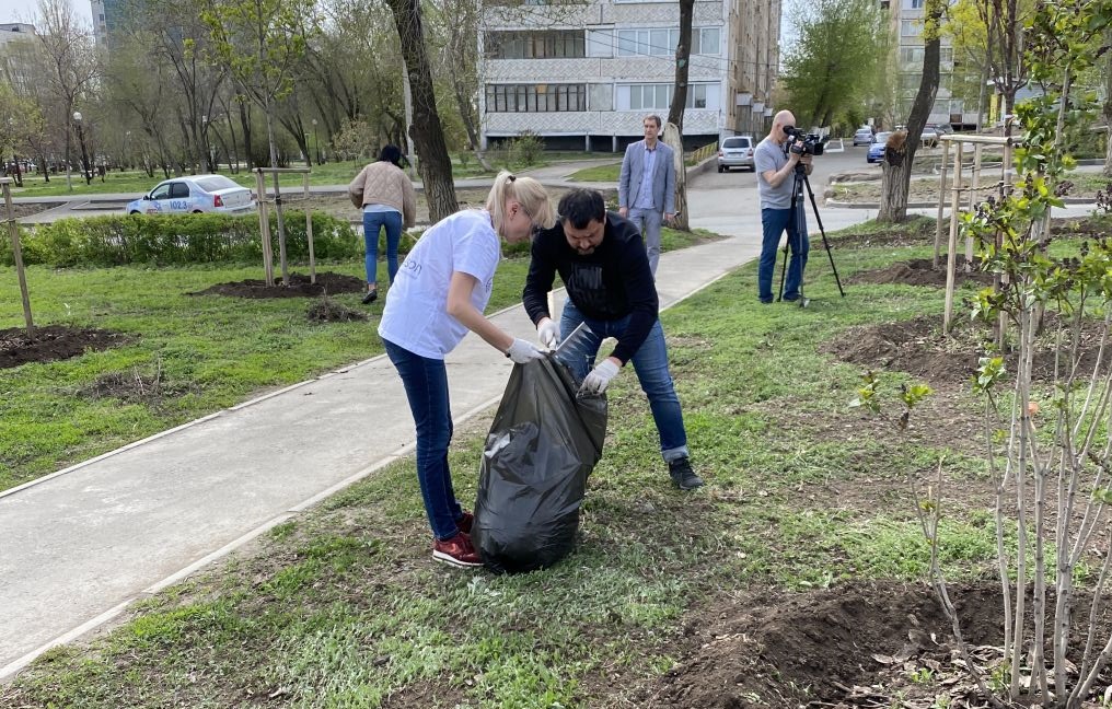 Сотрудники Krovelson приняли участие в городском субботнике Сотрудники Krovelson приняли участие в городском субботнике